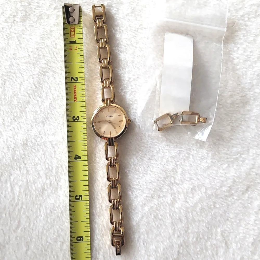 Fossil Watch Goldtone WORKING - comes with battery and two extra links - Picture 4 of 6